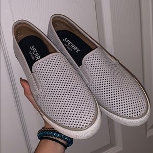 Sperry slip on’s